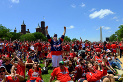 16-Жители-столицы-встречают-свою-команду-Washington-Capitals-с-кубком-Стенли-2018-год