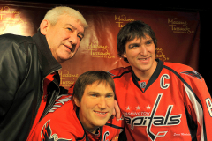 5-Александр-Овечкин-с-отцом-в-музее-Мадам-Тюссо-в-Ввашингтоне