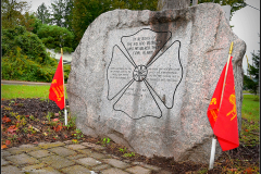 Мемориальный-камень-в-честь-местных-пожарных