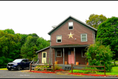 Типичный-американский-дом-в-городке-Россия