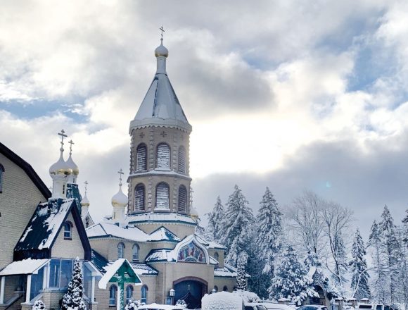 На снимке: Свято-Троицкий монастырь в Джорданвилле. Штат Нью-Йорк. Фото Андрея Сливина. РОЖДЕСТВЕНСКОЕ ПОСЛАНИЕ Высокопреосвященнейшего НИКОЛАЯ Митрополита Восточно-Американского и Нью-Йоркского Первоиерарха Русской Зарубежной Церкви