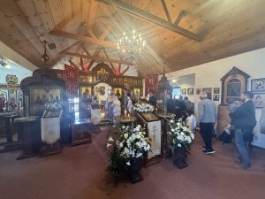 В храме преподобного Серафима Саровского в Монтерее.