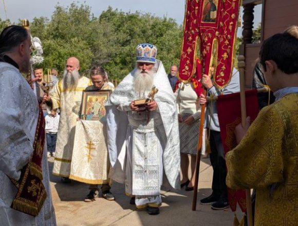 Крестный ход вокруг храма в честь преподобного Серафима Саровского Протоиерей Георгий Куртов: преподобный Серафим Саровский сам выбрал наш приход