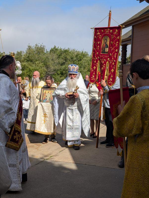 Крестный ход вокруг храма в честь преподобного Серафима Саровского Протоиерей Георгий Куртов: преподобный Серафим Саровский сам выбрал наш приход