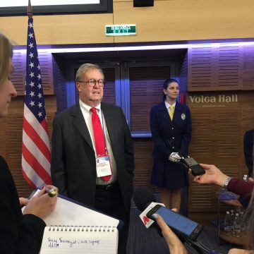 Билл Борум на конференции в Волгограде Билл Борум: города-побратимы могут помочь США и России наладить отношения