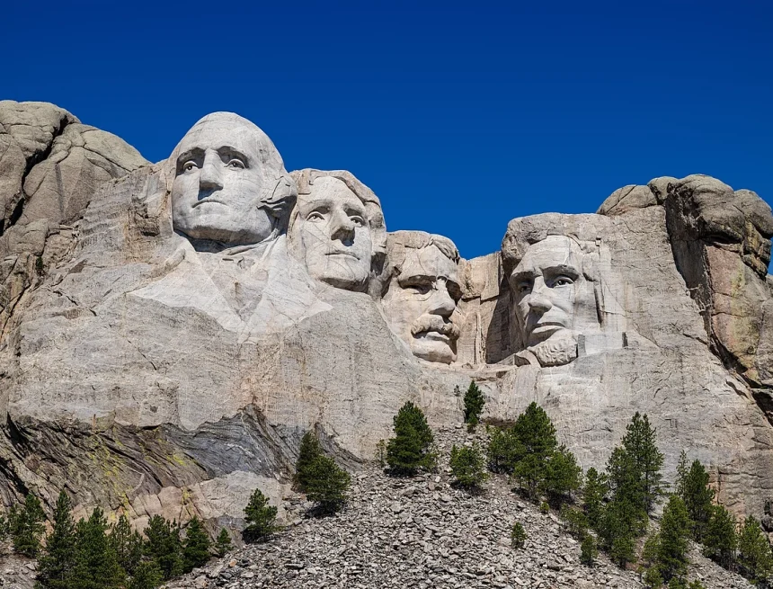На снимке слева направо: скульптуры Джорджа Вашингтона, Томаса Джефферсона, Теодора Рузвельта и Авраама Линкольна, высеченные в честь 150-летия истории США. Гора Рашмор, штат Южная Дакота. Фото: Thomas Wolf, www.foto-tw.de. Licensed under CC BY-SA 3.0 Ко Дню президентов США: Джордж Вашингтон и Авраам Линкольн об отношениях с Россией