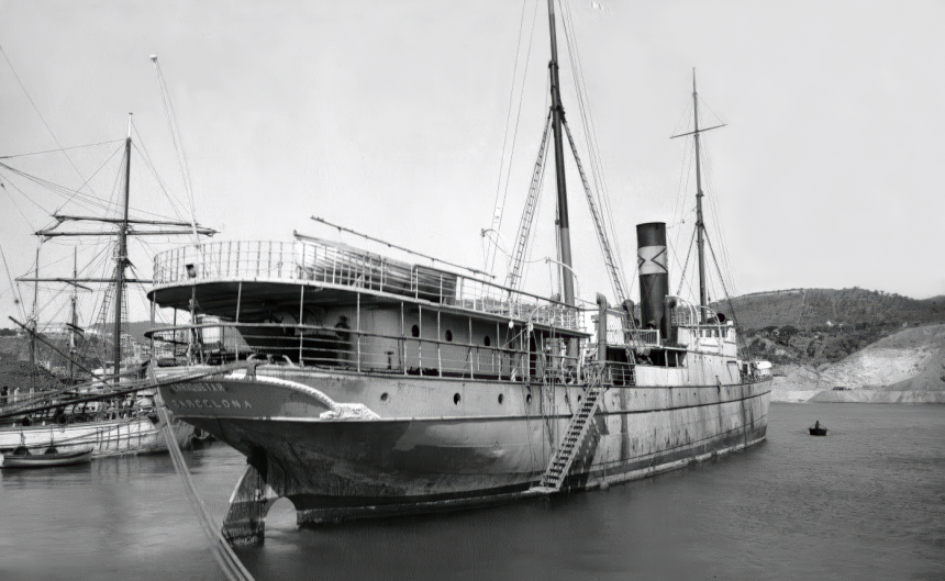 Вид «Трини» с кормы на которой стояли четырехлетний Виталий со своей бабушкой Александрой, прощаясь со слезами на глазах с удаляющейся Россией. (Фотография судна после его переименования в «Енрикета Р.») Пароход «Трини» — загадка семейной истории исхода из Крыма