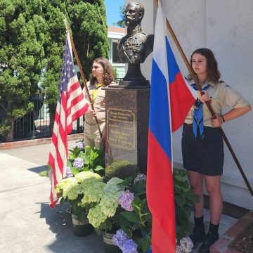 Открытие памятника Николаю Второму в Калифорнии Памятник святому Царю-Страстотерпцу Николаю II открыт в Калифорнии