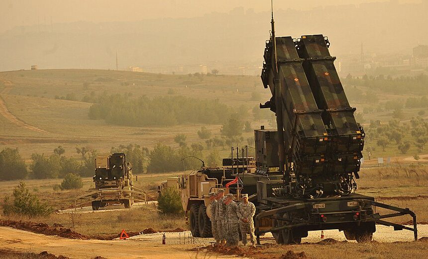 U-s-service-members-stand-by-a-patriot-missile-battery-in-gaziantep-turkey Саммит НАТО 2026: иллюзия единства на фоне раскола